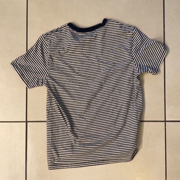 Men’s Express V neck in Medium - Picture 4 of 10
